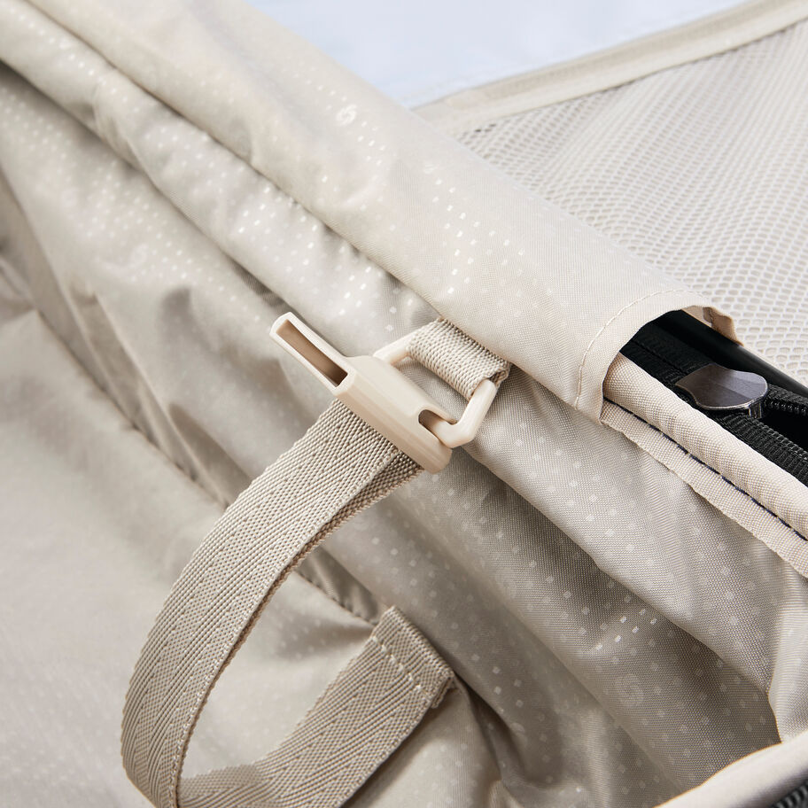 Samsonite Silhouette 17 Large Hardside Spinner , , 1390261041_LrgSpin_5_Buckle