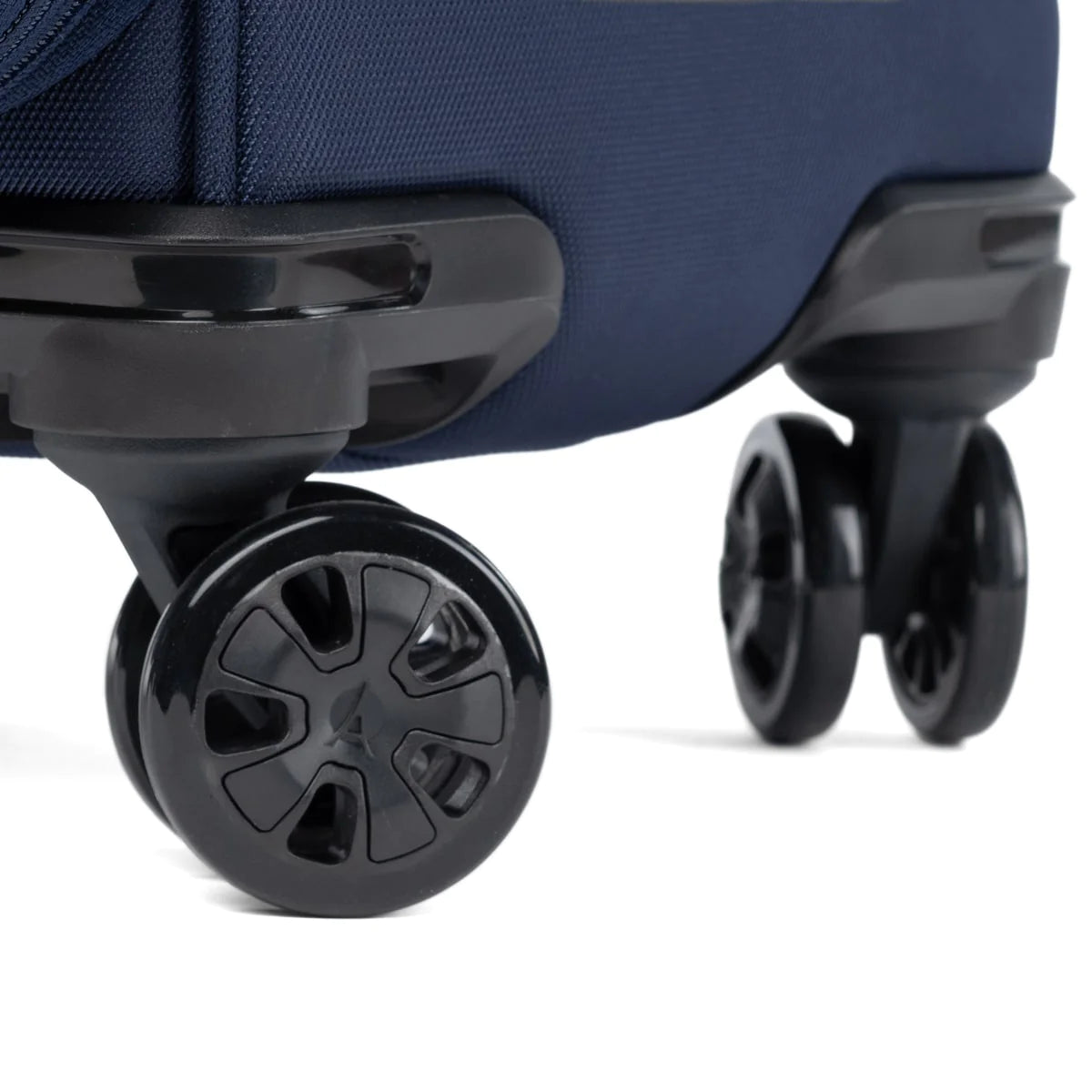 Travelpro Crew Classic Large Check-in Spinner , , 407246922_12-1200x1200-bd93c0f-min_1024x1024_2x_db1ee2ed-51a7-40f9-9b2b-3c05185eefc2