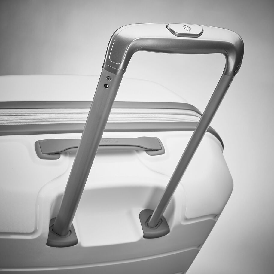 Samsonite Freeform Medium Spinner , , 782561908_24Spin_3_Top_Pull_Handle