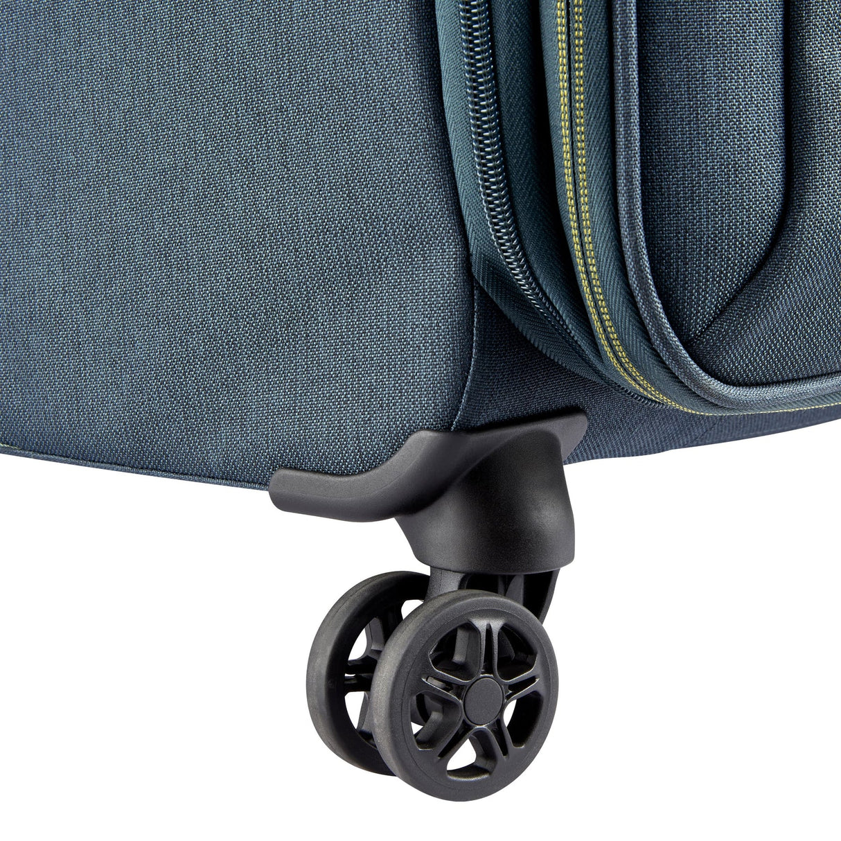 Delsey Brochant 3.0 Medium Expandable Spinner