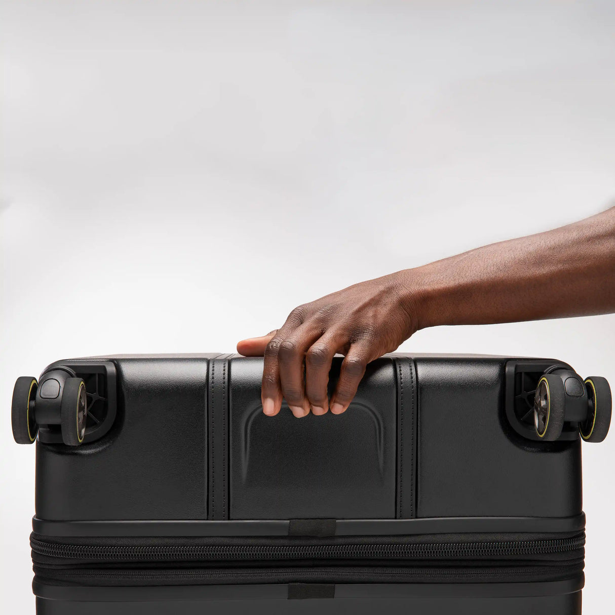 Delsey Cadence Medium Expandable Spinner