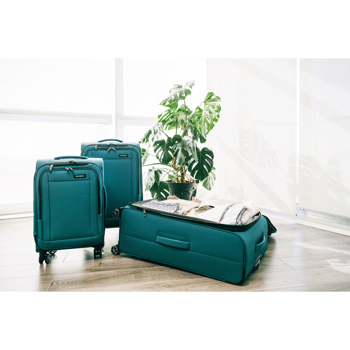 Samsonite Saire LTE Medium Spinner , , 145951-1693-LIFESTYLE-11